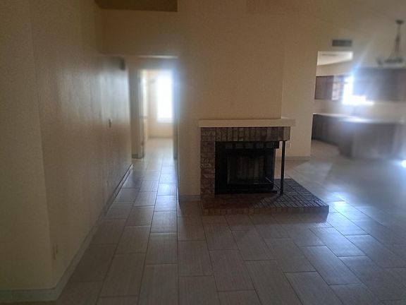 3rd image of 501 W Montoya Ln
