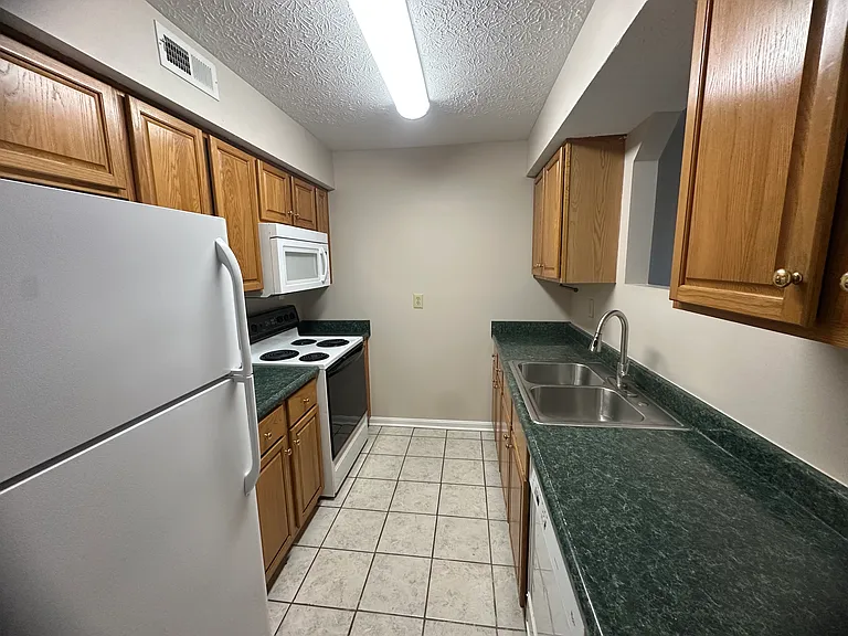 115 Edward Ct #4 — Photo 12