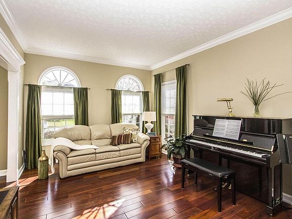 3rd image of 6226 Balmoral Dr