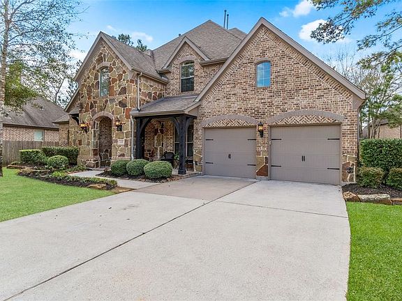 Sitting Pretty on a Premium Lot in a Cul-De-Sac!