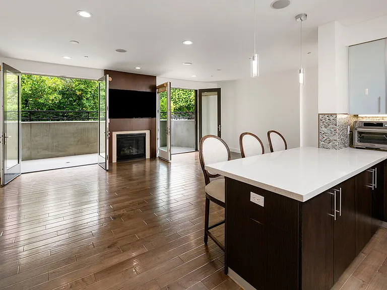 1304 Roxbury Dr #103 — Photo 12