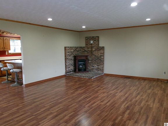 3rd image of 739 Twin Hill Rd