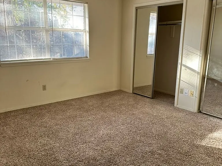314 S 11th Pl — Photo 8