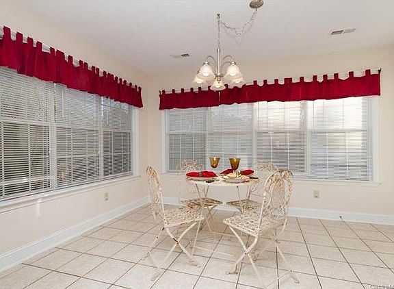 5th image of 124 Heath Ln