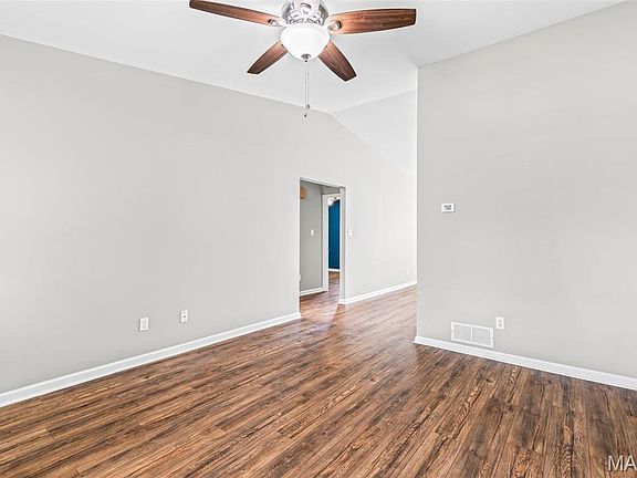 3rd image of 6 Ashbrook Dr #6