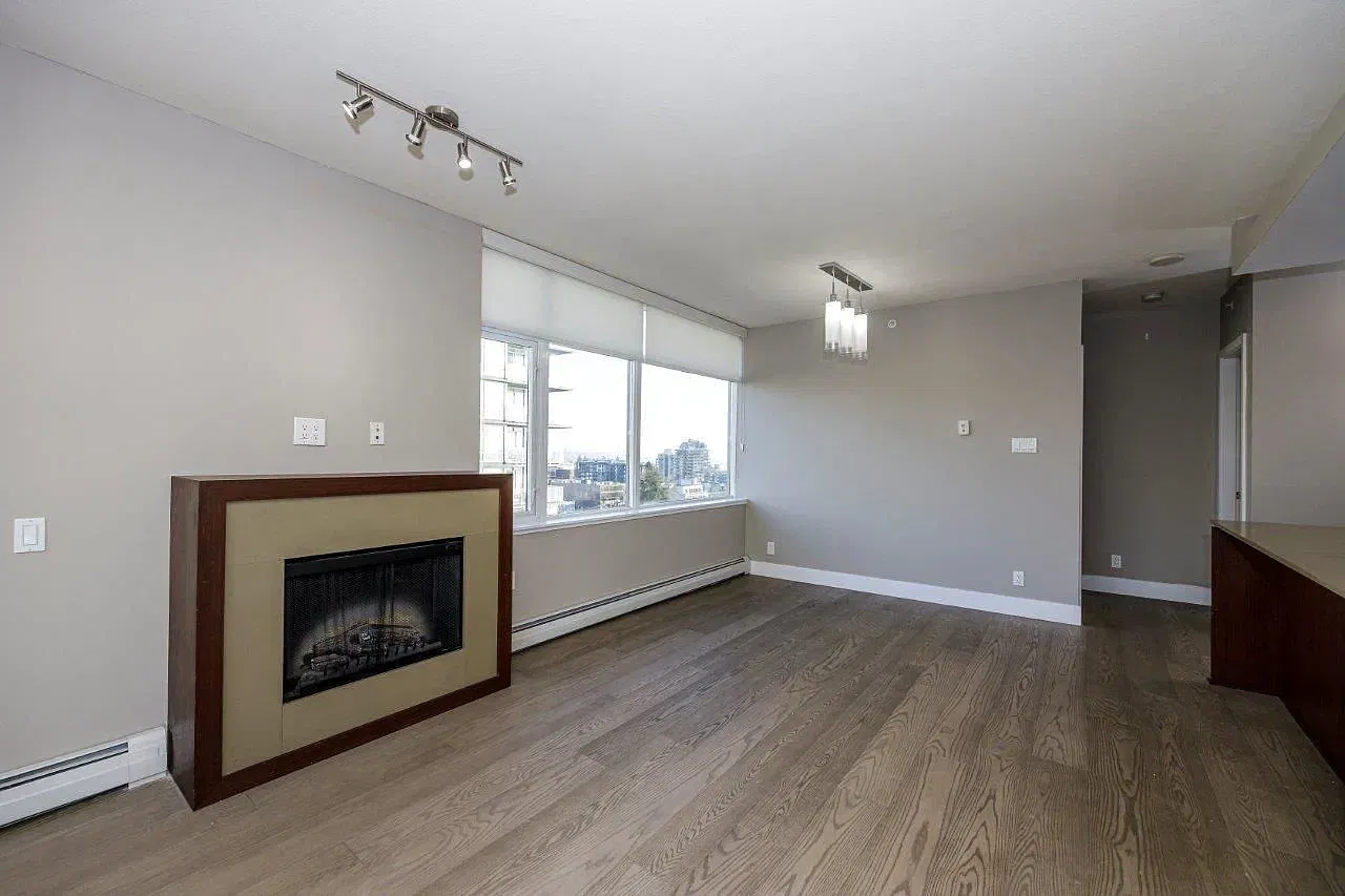 2 bed, 856 sqft, $3,600 — Photo 2
