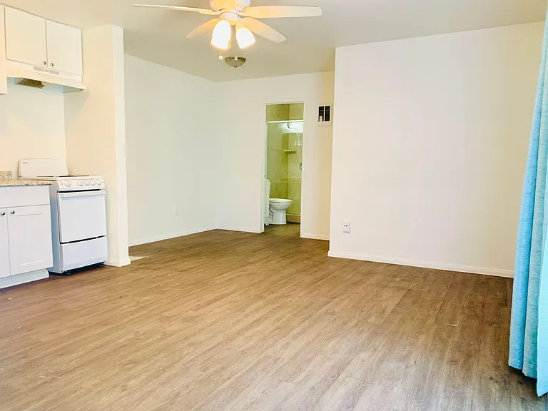 825 Niantic Ct #3 — Photo 3