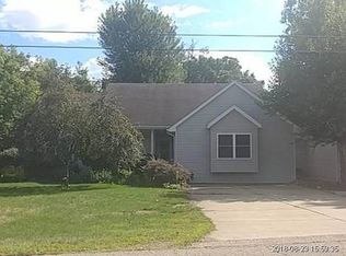 591 Crestview Dr, Corunna, MI 48817