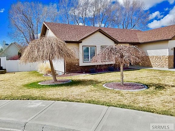 2nd image of 3230 Wexford Cir