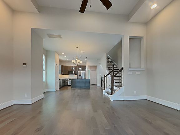 2nd image of 5417 Larkin St