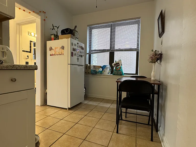 4350 N Ashland Ave — Photo 6