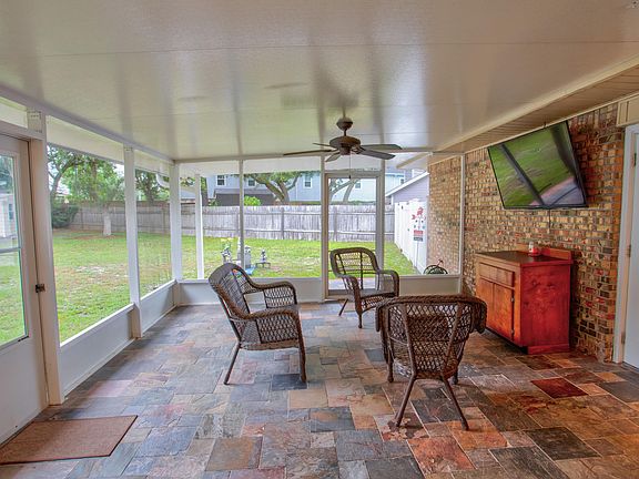 5th image of 134 Newcastle Cir