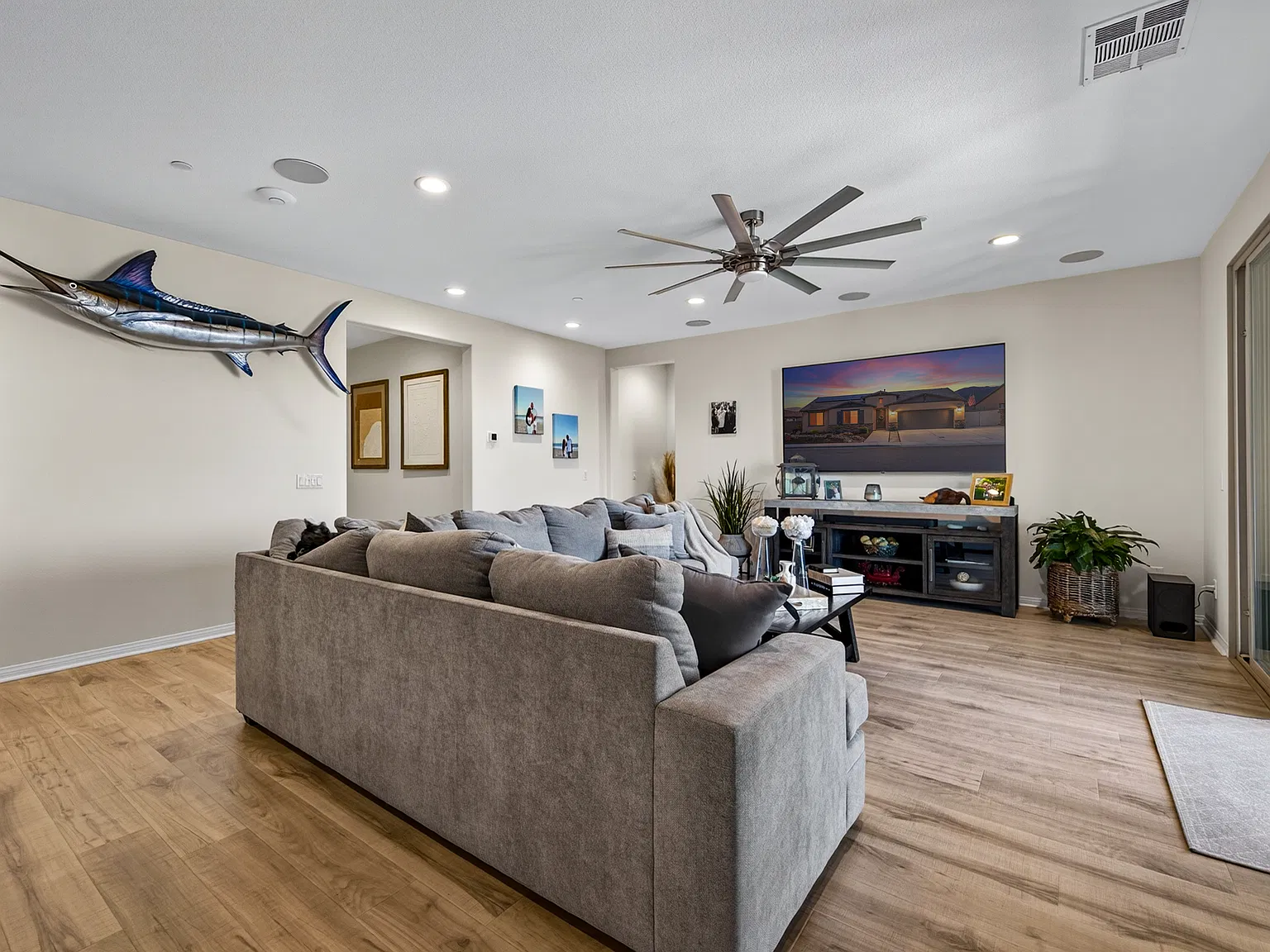 3 bed, 2189 sqft, $5,300 — Photo 3