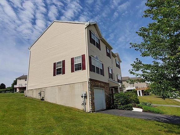 4th image of 455 Madison Dr