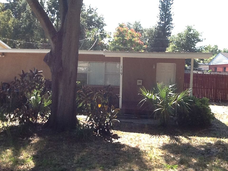 1st image of 119 NE Lincoln Cir N