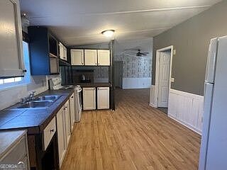4th image of 712 Speedway Rd