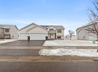 624 Emmy Ln, Hanover, MN 55341