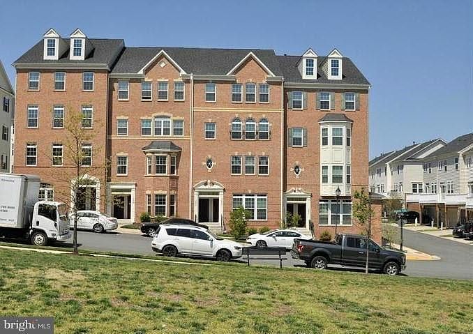 1st image of 15276 Regents Park Dr