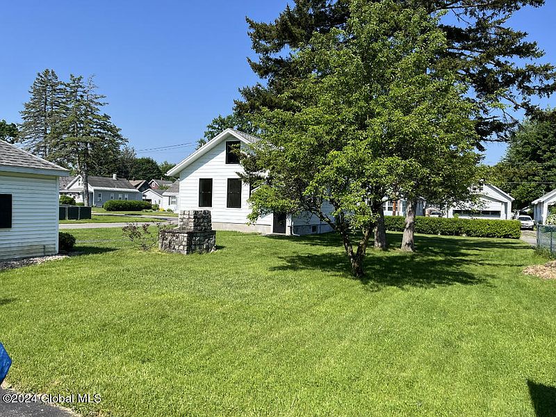 3rd image of 311 Pleasantview Avenue