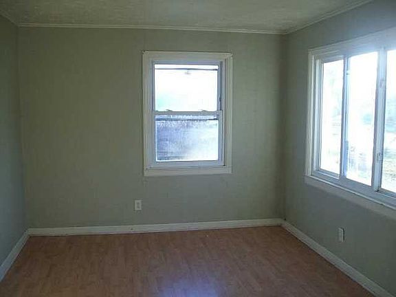 4th image of 2952 2nd St