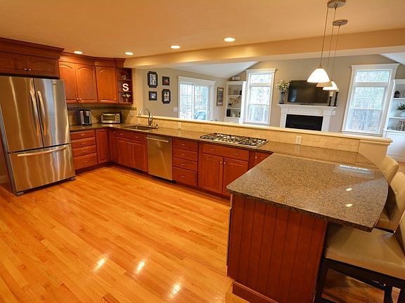 4th image of 81 Crabtree Ln