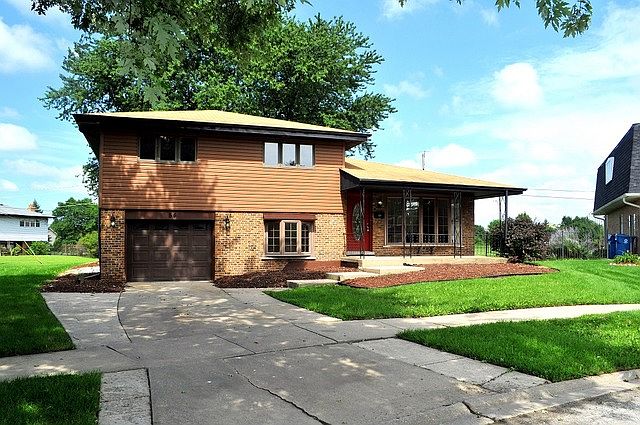 1st image of 54 E 163rd Ct