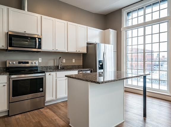 3rd image of 3800 Euclid Ave #111