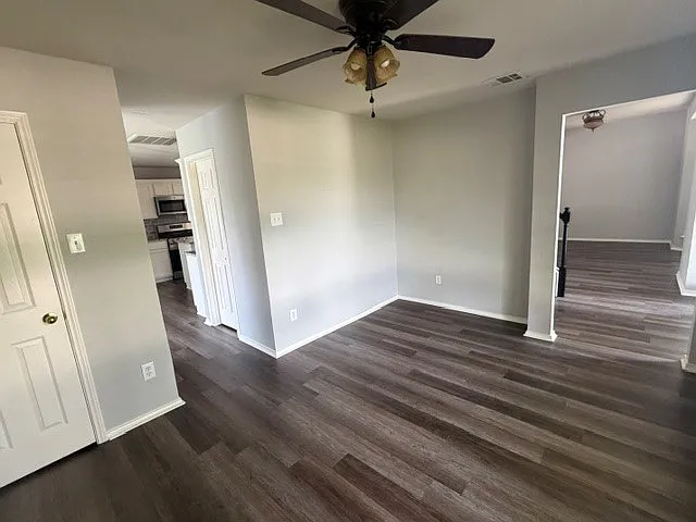 4 bed, 2.5 bath, 2469 sqft, $2,700 — Photo 3