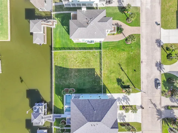 4119 Bluewing Teal Ct, Galveston, TX 77554