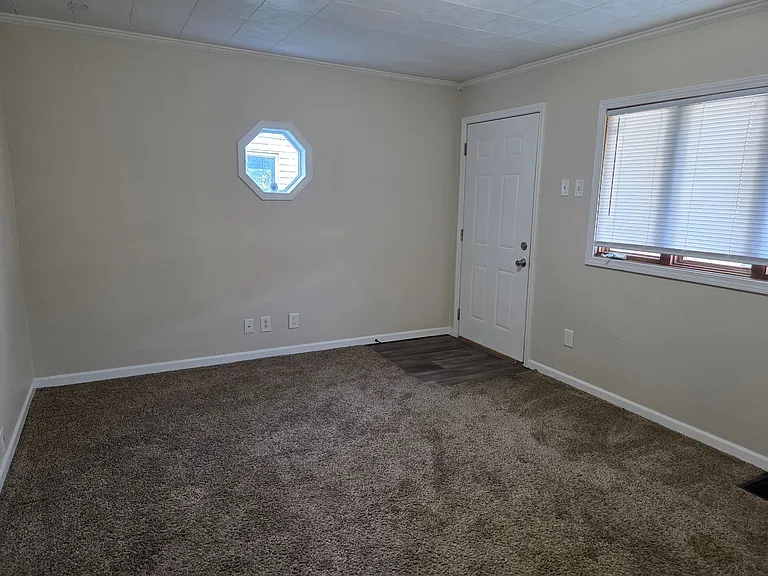 730 N Elmer St — Photo 3