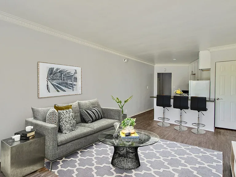Levering Apartments — Photo 36