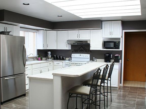2nd image of 223 E Pinehurst St