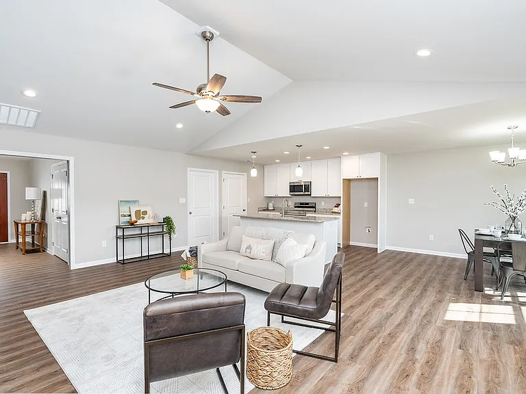 113 Lake View Cir — Photo 1