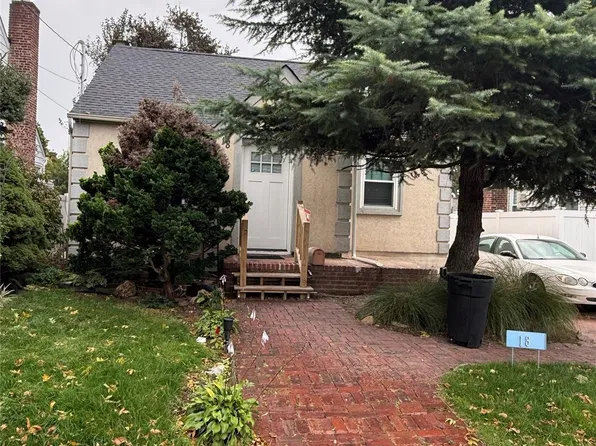 18 Grand Street, Elmont, NY 11003