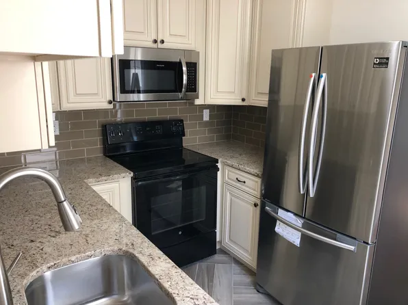 34 W Spring Ave, Ardmore, PA 19003