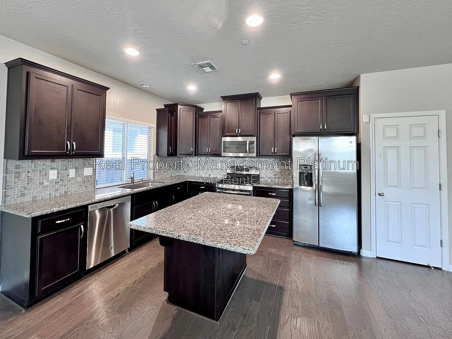 3 bed, 2.0 bath, 1588 sqft, $2,400 — Photo 1