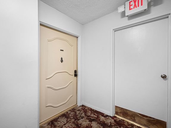 3rd image of 5343 Yarmouth Ave Unit 208