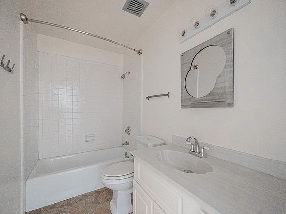 5th image of 2606 E Windsor Ave