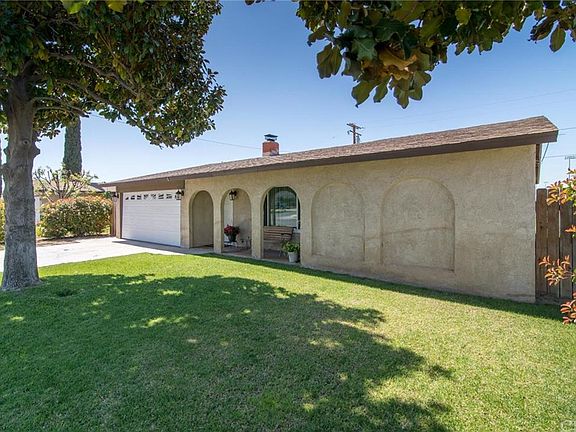 3rd image of 12768 Royal Ave