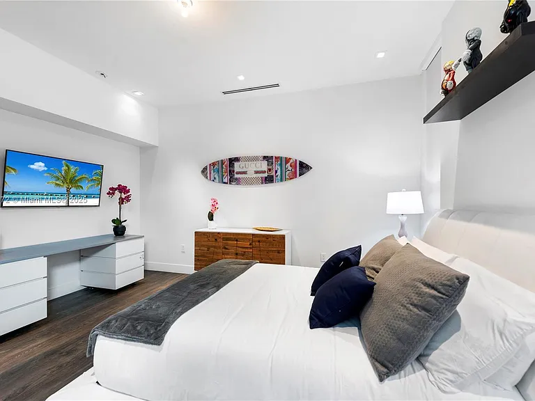 1400 Bayview Dr — Photo 27