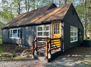 452 Stillwater Dr, Pocono Summit, PA 18346