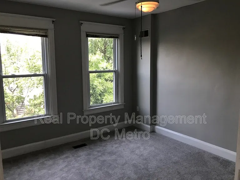 309 9th St NE — Photo 15