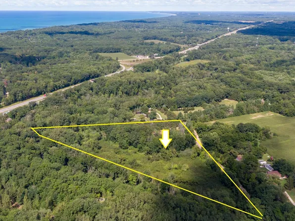 16800 Riverside Dr, Union Pier, MI 49129