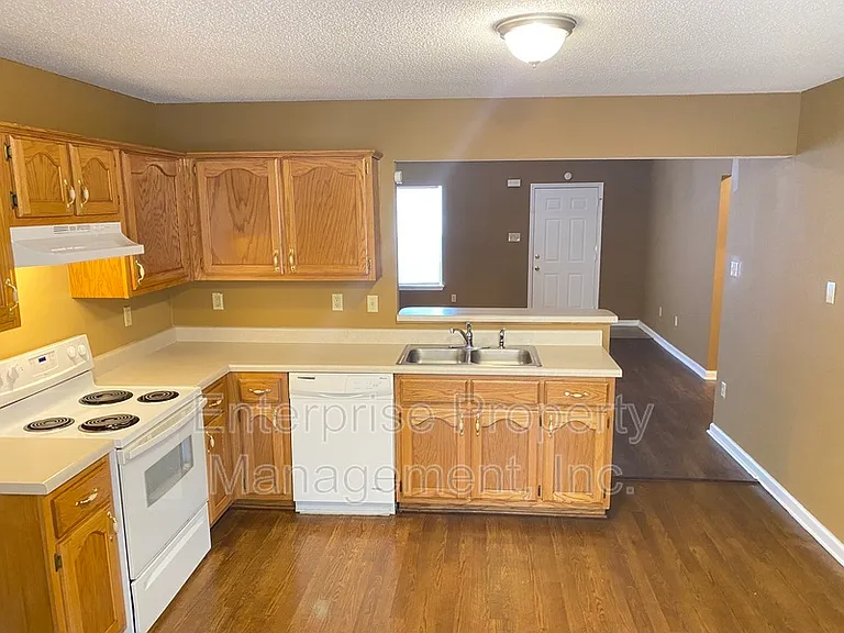 6496 Amberwood Cv — Photo 9