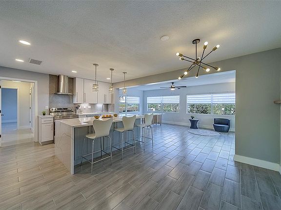 4th image of 400 Capri Blvd