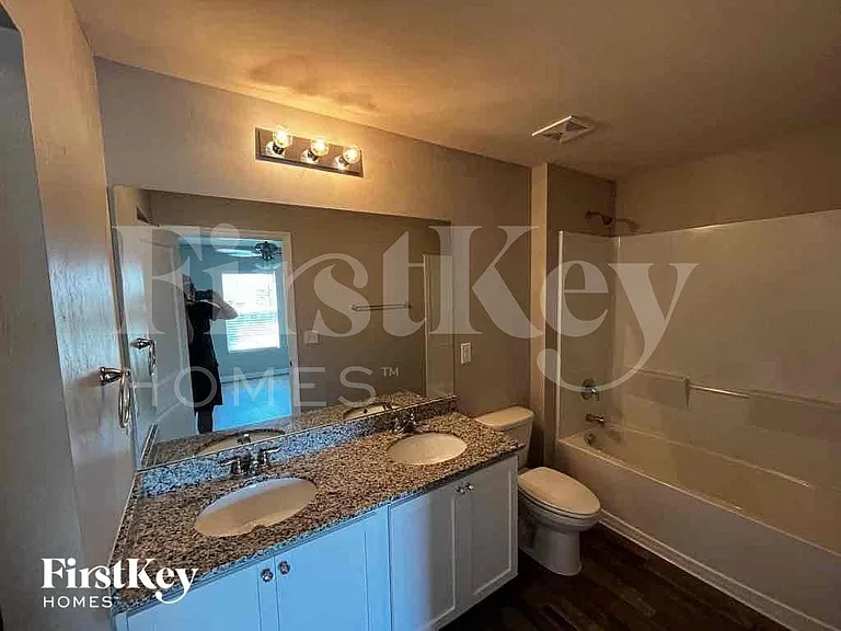 1005 NW 13th Ave — Photo 14