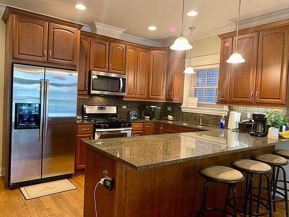 4th image of 3227 N Clifton Ave Unit 1