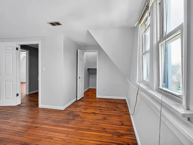 434 George St — Photo 4