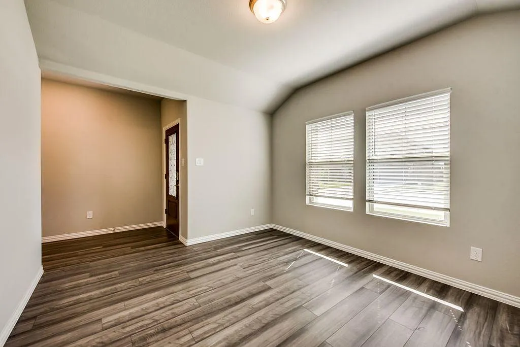 3 bed, 1831 sqft, $2,095 — Photo 3