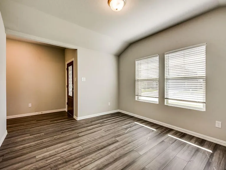 605 Cedar Springs Dr — Photo 3